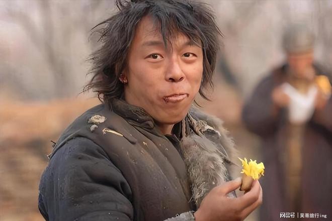 C罗呆立原地+泪如雨下!获评6.8分全队倒数第3 18岁亚马尔上前安慰