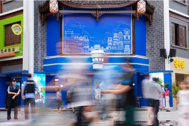 奥运冠军刘翔发文向网友征求意见:上海市体育局让我买断或当教练上班,我该怎么办?