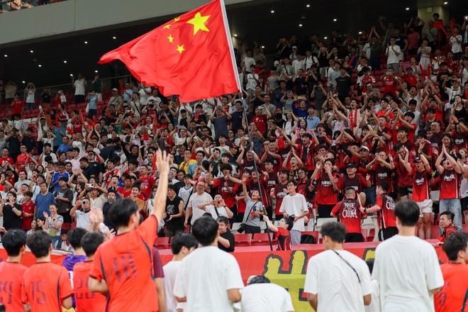 3900万埃德松转会宣告告吹!曼联体检发现隐患,交易彻底搁置