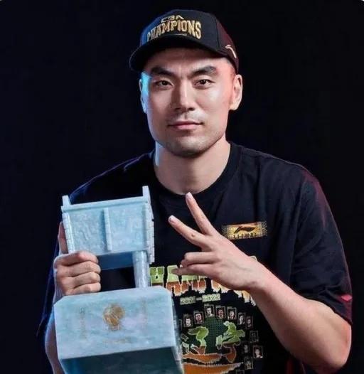 王健林这辈子最失败、也最后悔的投资，恐怕就是分别给了王思聪、张艺谋和董明珠每人5个亿
