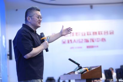 无缘广厦超市！朱芳雨放弃挖走朱俊龙，广东三大锋线将被清洗？