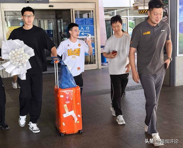 从蓝领到明星，阿奴诺比在总决赛舞台完成蜕变