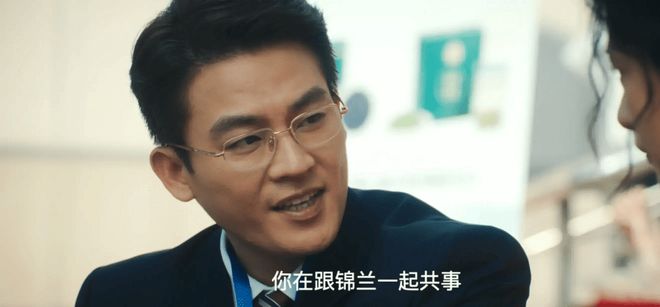 大跌眼镜！王思聪女友生图曝光：他陪29岁女友逛奥塞博物馆，懒懒很瘦染黄色头发，像精神小妹