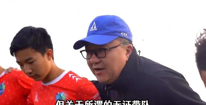 佛得角主帅：全队都保持着冷静，这也让沃齐尼亚感觉更加从容