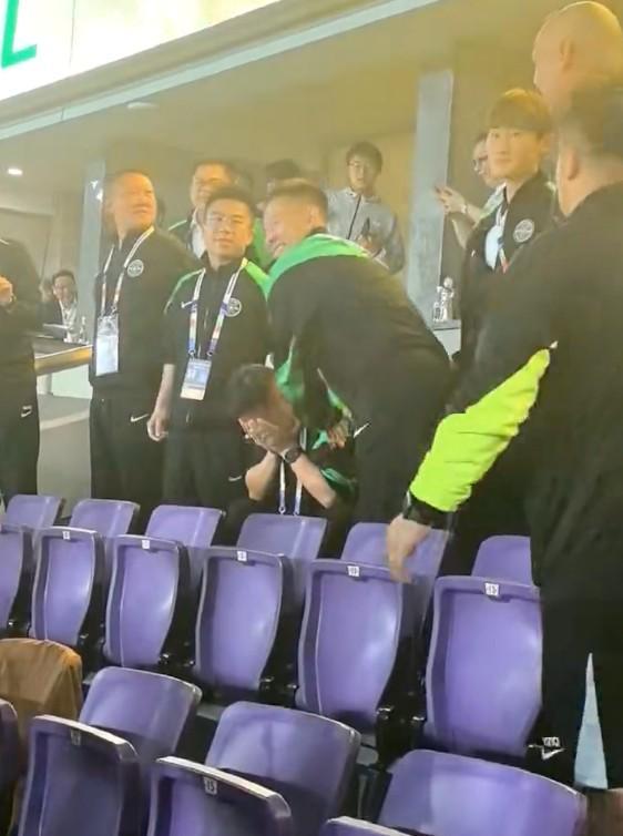 57岁许晴素颜照流出,没了精修和滤镜,这才是普通人该有的样子