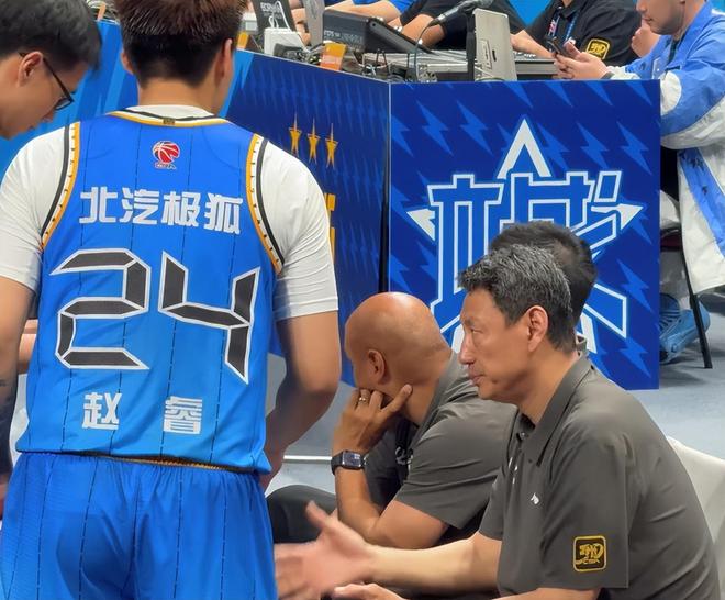 掘金内线新星：这里是夏季联赛，每个人都在努力争取拿个位置