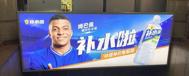 皇马核心现身巴萨友谊赛 为他破例的却是老东家