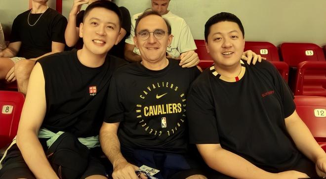 不啃老、不靠儿、不帮带娃!三浦友和夫妇的晚年,打了多少人的脸