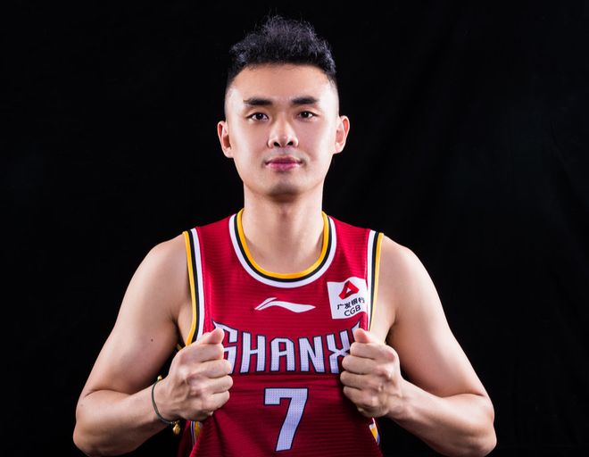 输给尼克斯4分!揪出1个表现最差之人,坑惨了马刺