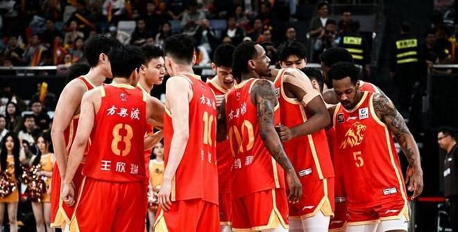 中国男篮又一人冲击NBA！2米26徐昕飞赴美国，此前马刺邀请他试训