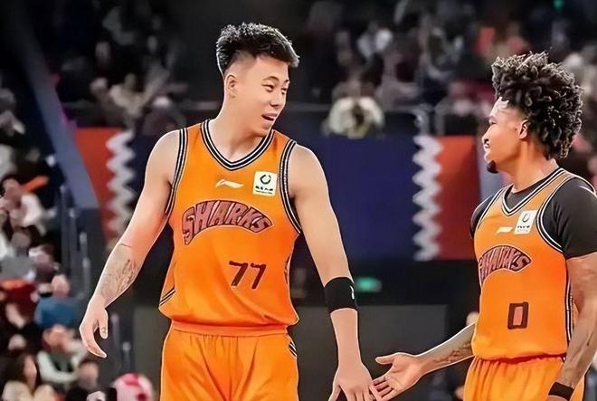 中国男篮又一人冲击NBA！2米26徐昕飞赴美国，此前马刺邀请他试训
